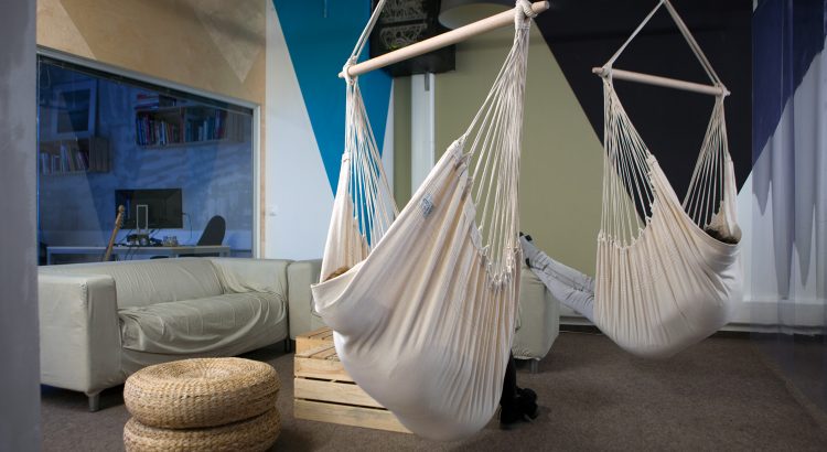 7 reasons why to hang a hammock chair indoors
