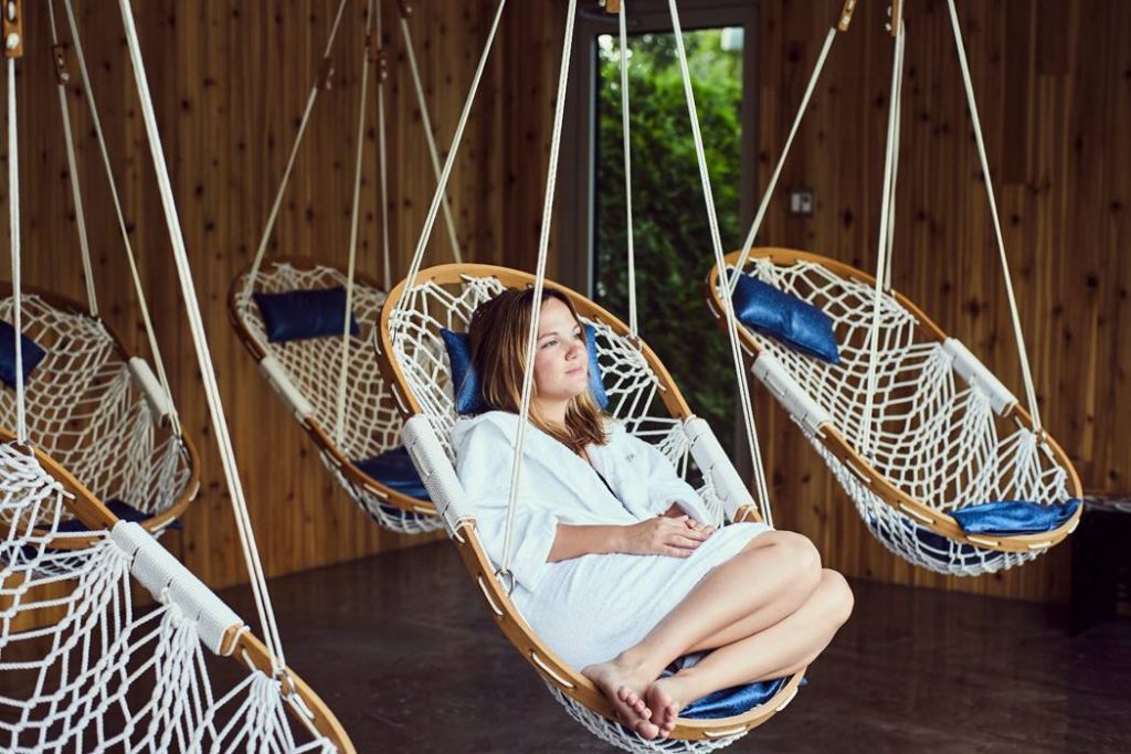 rope hammock chair with wooden frame