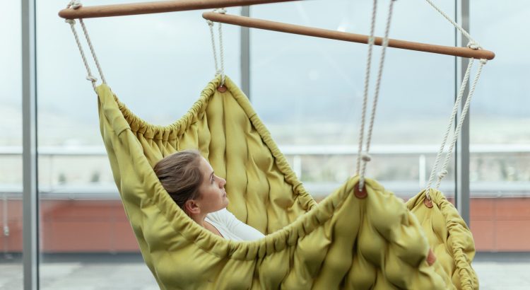 LINDA VRŇÁKOVÁ- Swingy In Hand Made Hanging Chair Review