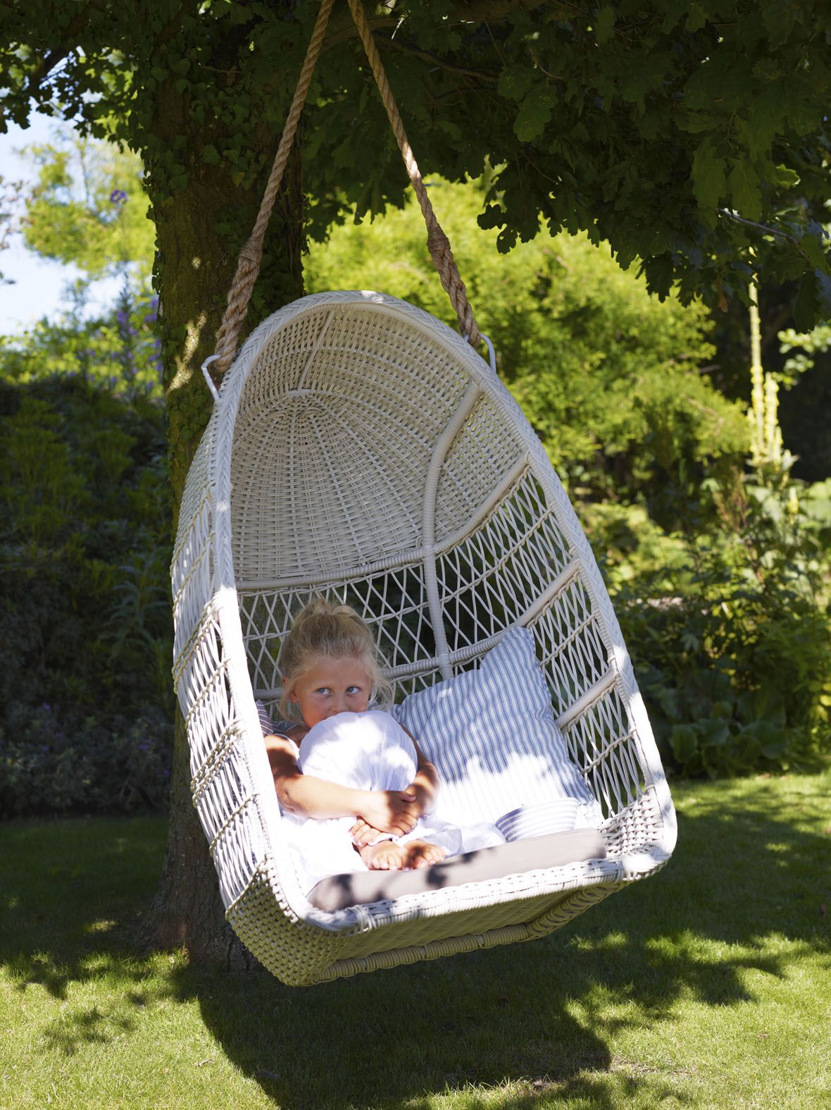 evelin-swing-chair-sika-design