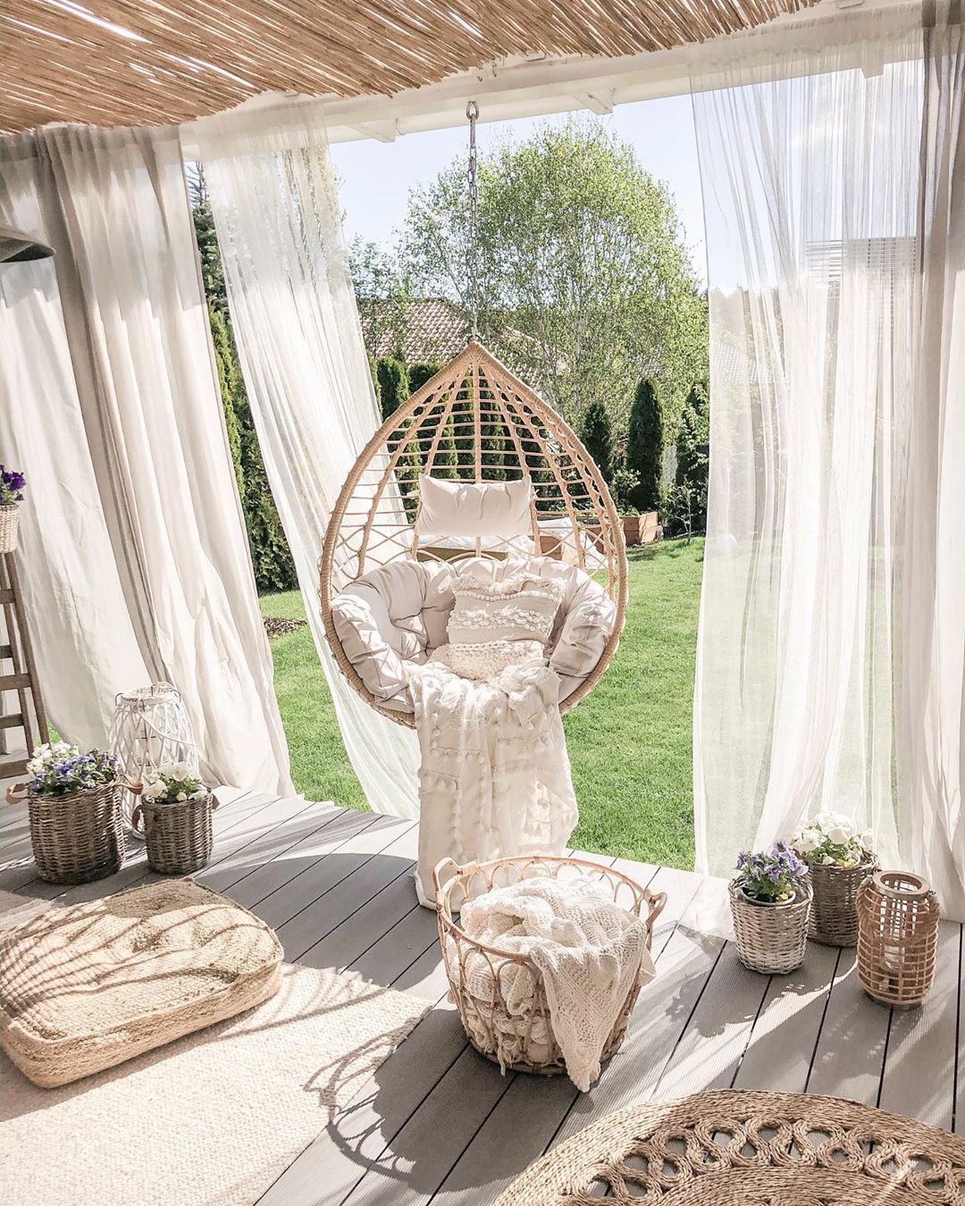 hanging chairs house tours