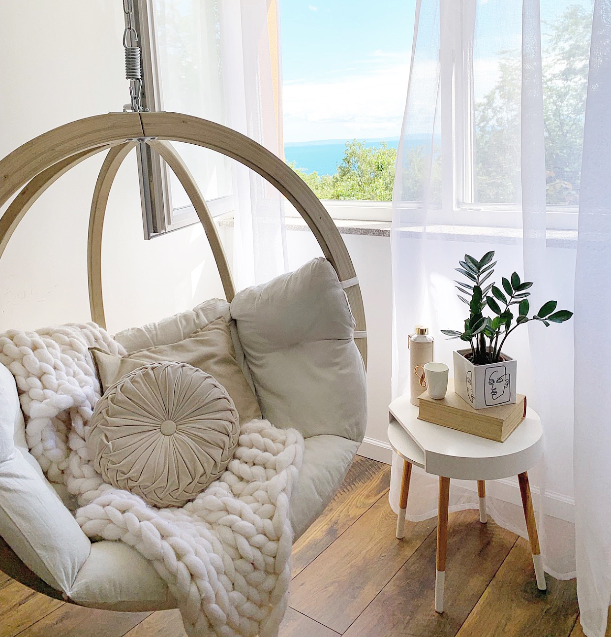 wooden-swing-hanging-in-the-corner-of-living-room-view-on-adriatic-sea-Valentina