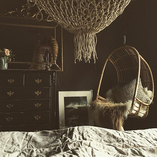 vintage-hanging-wicker-chair-in-bedroom