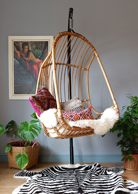 vintage-hanging-chair-with-stand